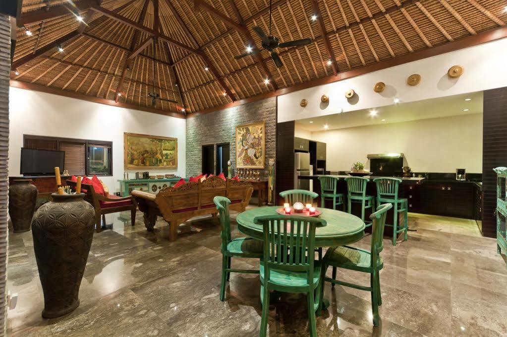 Villa Mahkota Seminyak  Ngoại thất bức ảnh